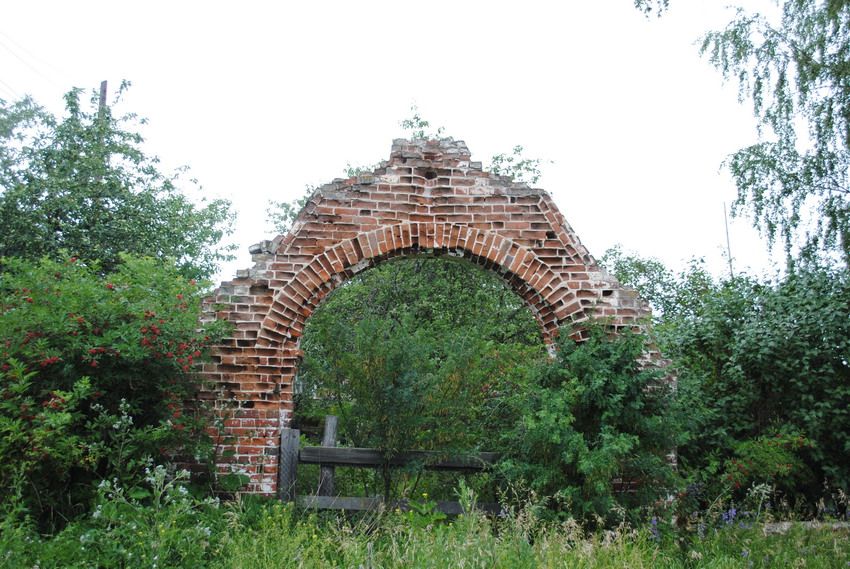 Церковь Троицы Живоначальной, Байково (Починковский район, Нижегородская область). дополнительная информация, Старые ворота