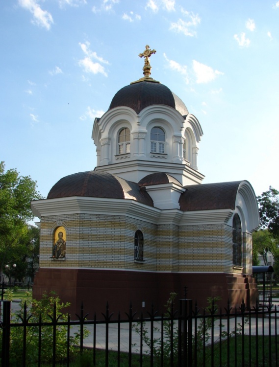 Саратов. Церковь Луки (Войно-Ясенецкого) при 3-й городской клинической больнице. фасады