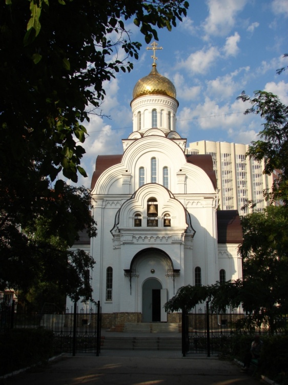 Саратов. Церковь Владимира равноапостольного в Детском парке. фасады