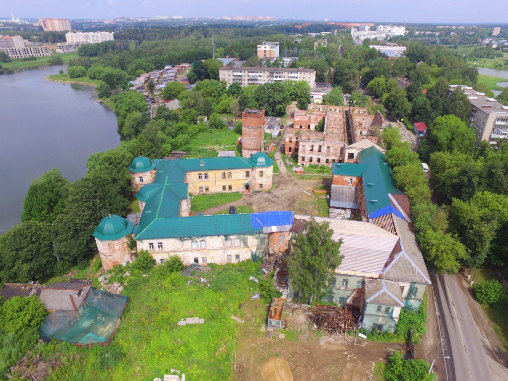 Домовая церковь Иоанна Богослова при бывшей Вифанской семинарии, Сергиев Посад (Сергиево-Посадский городской округ, Московская область). дополнительная информация, Вид семинарии с востока, фото с квадрокоптера