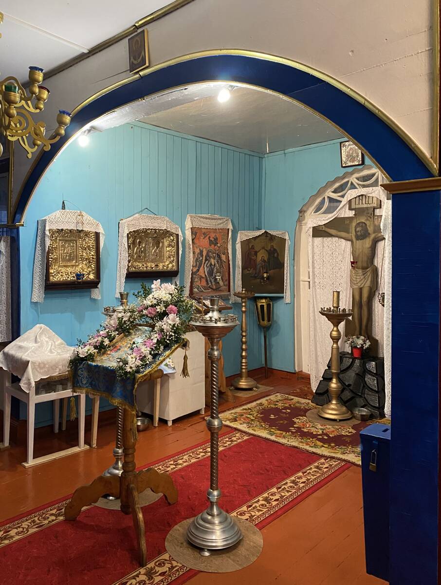 Церковь Покрова Пресвятой Богородицы, Медвёдово (Локнянский район, Псковская область). интерьер и убранство, Проход в летний храм