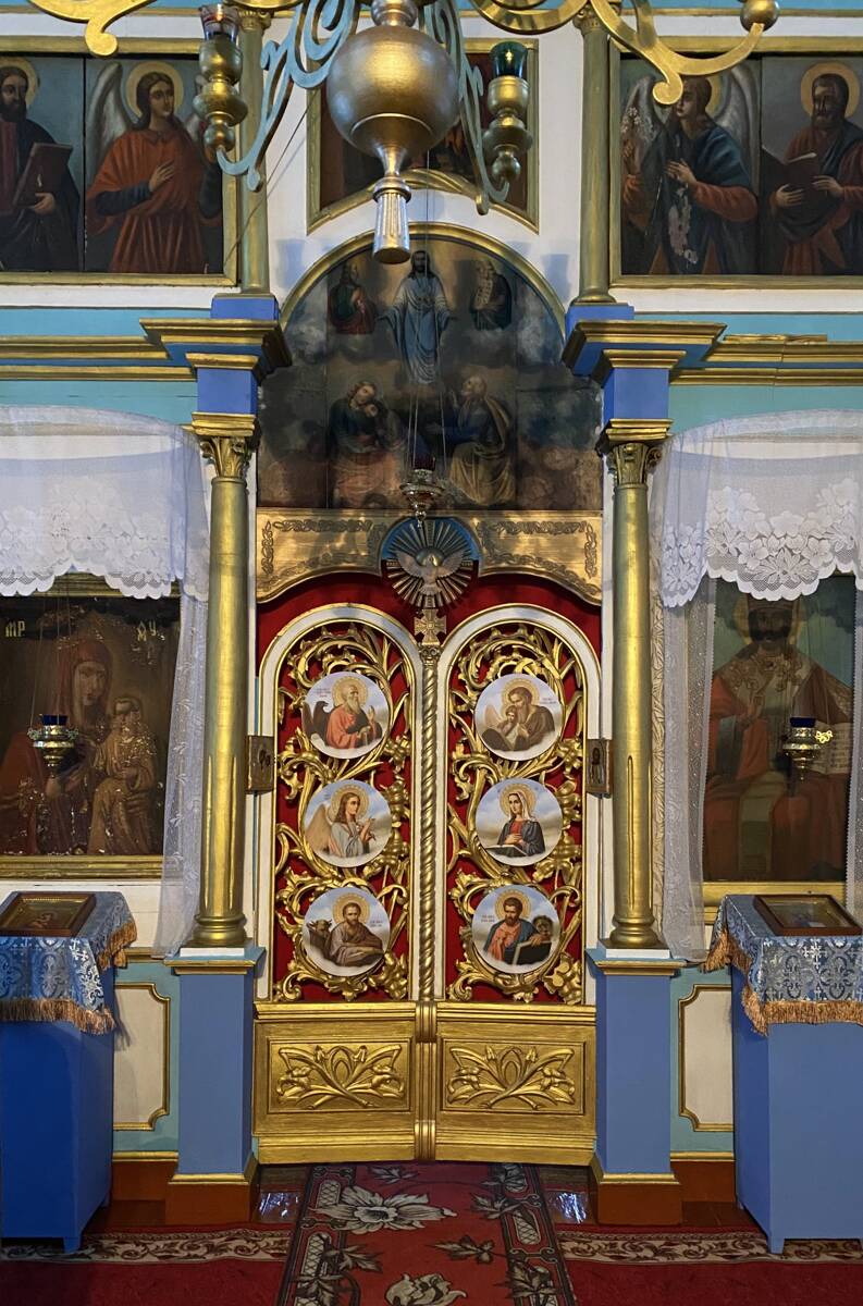 Церковь Покрова Пресвятой Богородицы, Медвёдово (Локнянский район, Псковская область). интерьер и убранство, Летний храм, Царские врата