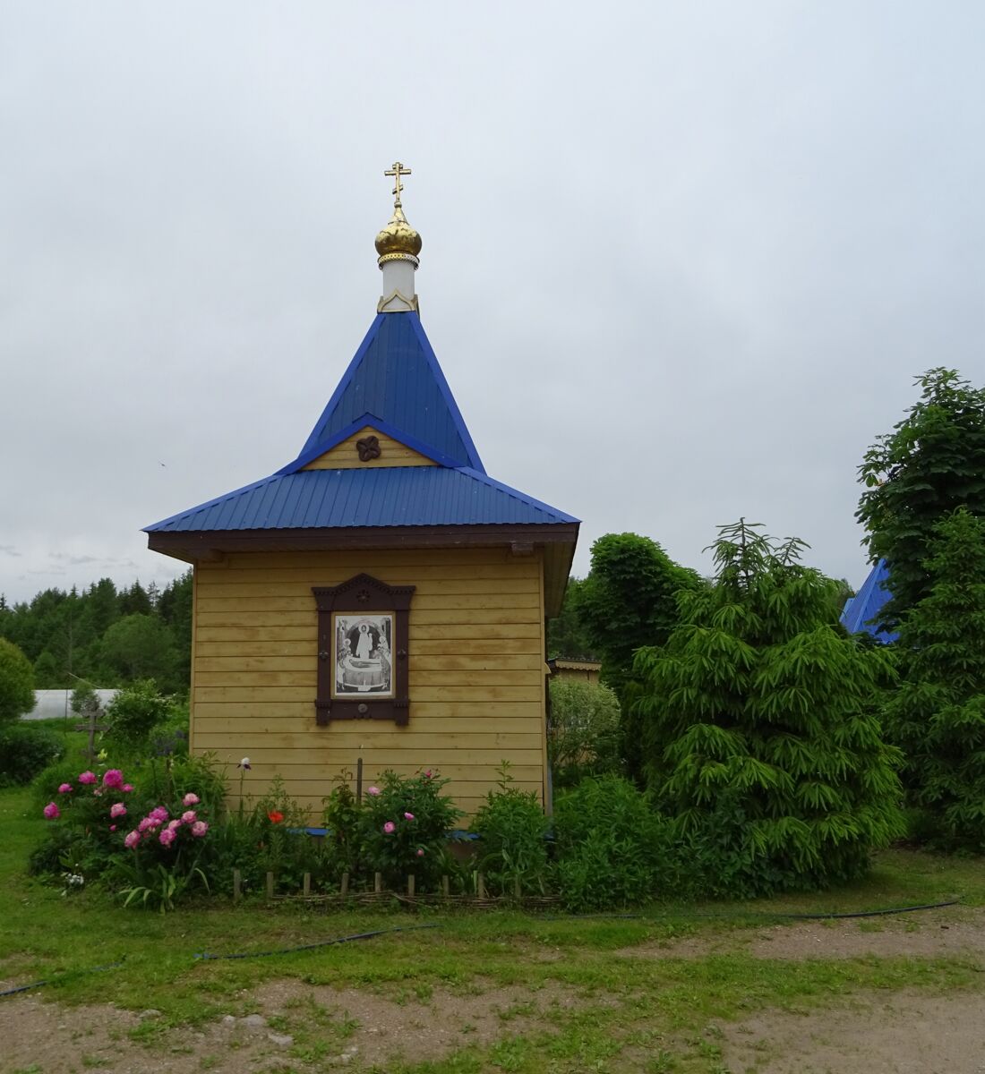 Часовня Успения Пресвятой Богородицы, Феофилова Пустынь (Николаево) (Струго-Красненский район, Псковская область). фасады, Часовня Успения Пресвятой Богородицы.