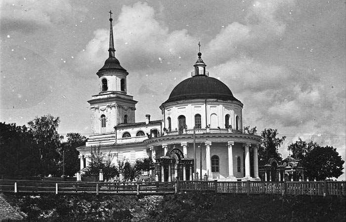 Церковь Троицы Живоначальной, Елабуга (Елабужский район, Республика Татарстан). архивная фотография, Фото конца XIX в. С сайта Елабуга в фотографиях