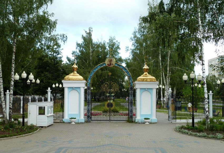 Собор Покрова Пресвятой Богородицы и Татианы Римской, Чебоксары (Чебоксары, город, Республика Чувашия). дополнительная информация, Святые ворота