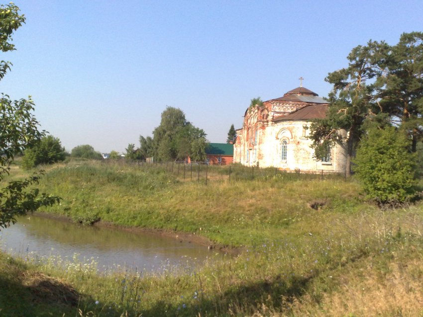 Никольское. Церковь Покрова Пресвятой Богородицы. общий вид в ландшафте