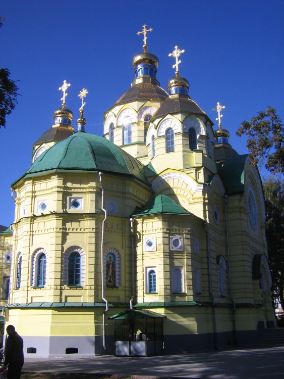 Кафедральный собор Воскресения Христова, Ровно (Ровно, город, Украина, Ровненская область). общий вид в ландшафте