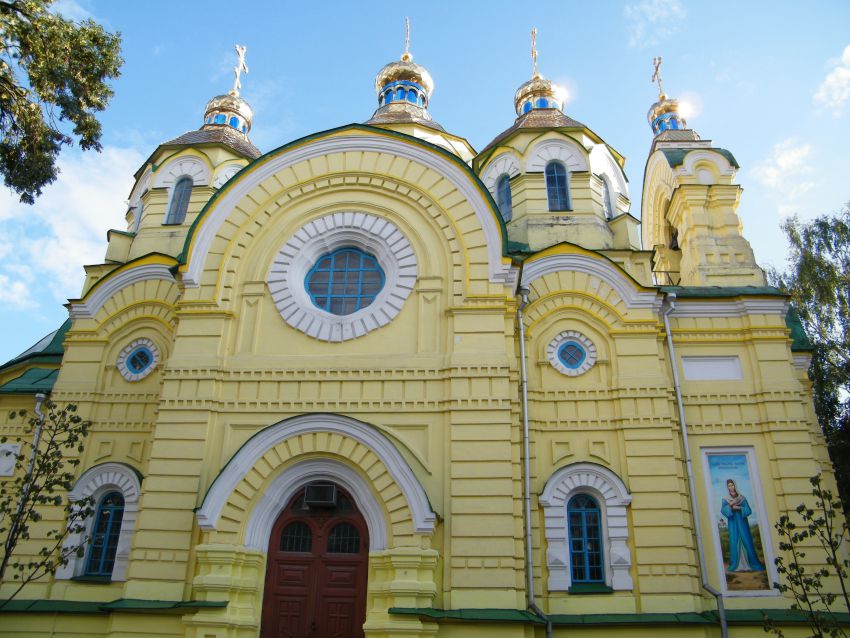 Кафедральный собор Воскресения Христова, Ровно (Ровно, город, Украина, Ровненская область). фасады