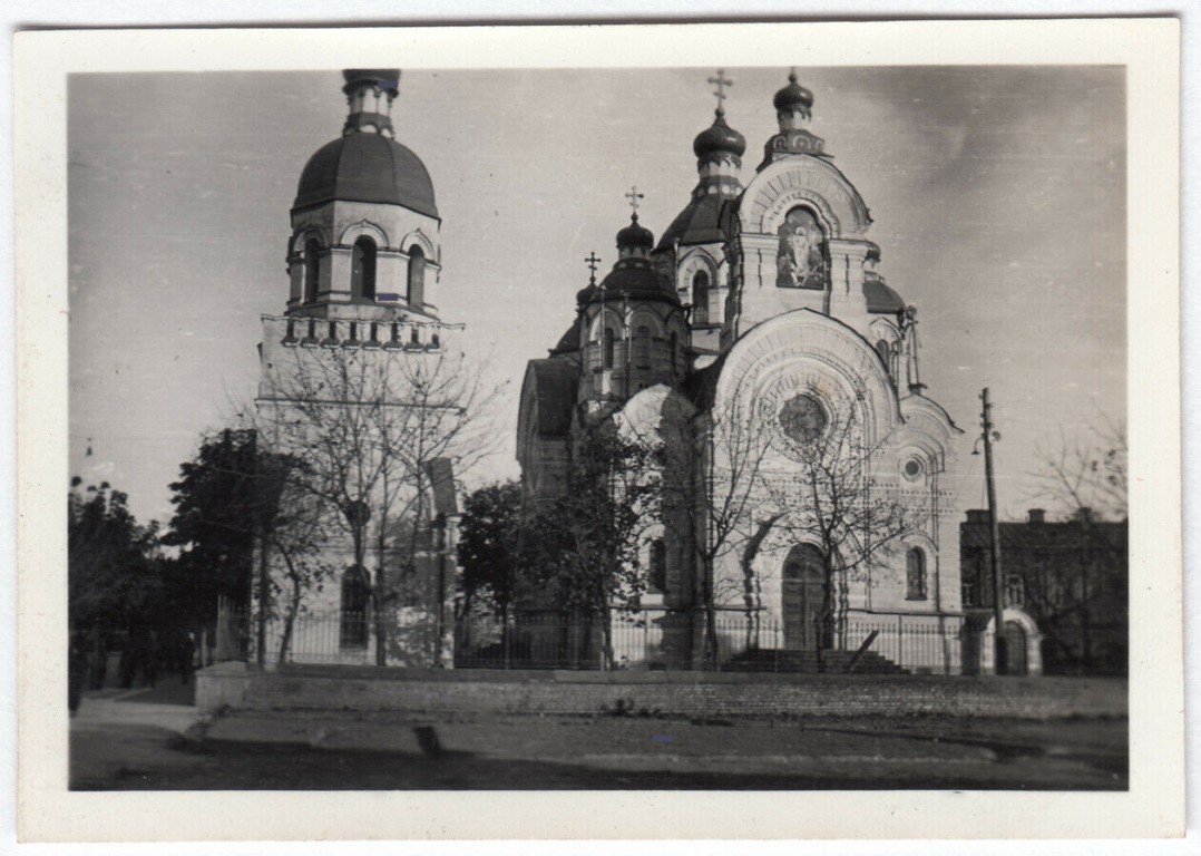 Кафедральный собор Воскресения Христова, Ровно (Ровно, город, Украина, Ровненская область). архивная фотография, Западный фасад. Фото 1941 г. с аукциона e-bay.de