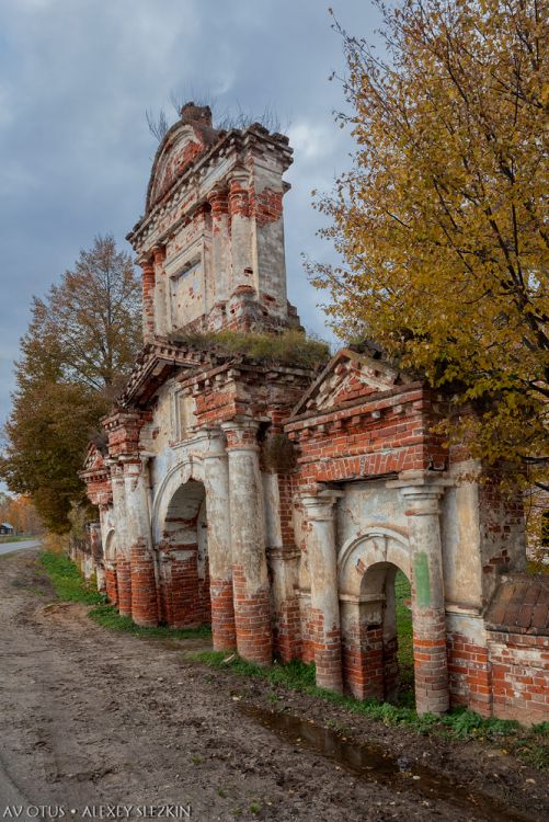 Ёмсна. Церковь Троицы Живоначальной. фасады