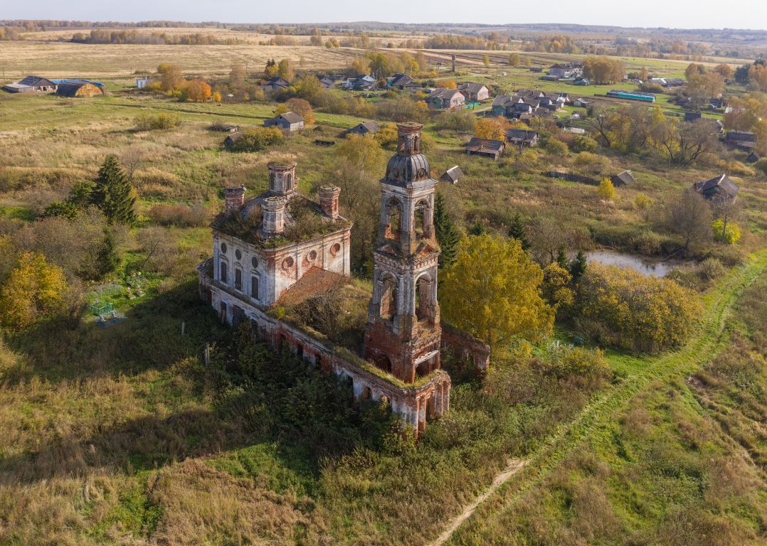 Сараево. Церковь Воскресения Христова. общий вид в ландшафте