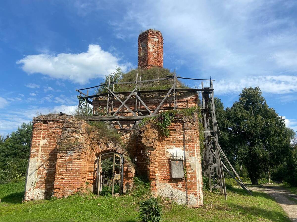 Церковь Успения Пресвятой Богородицы, Песковатское (Суворовский район, Тульская область). фасады