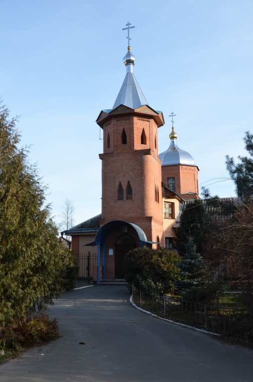 Курск. Церковь Троицы Живоначальной в посёлке Аккумулятор. фасады