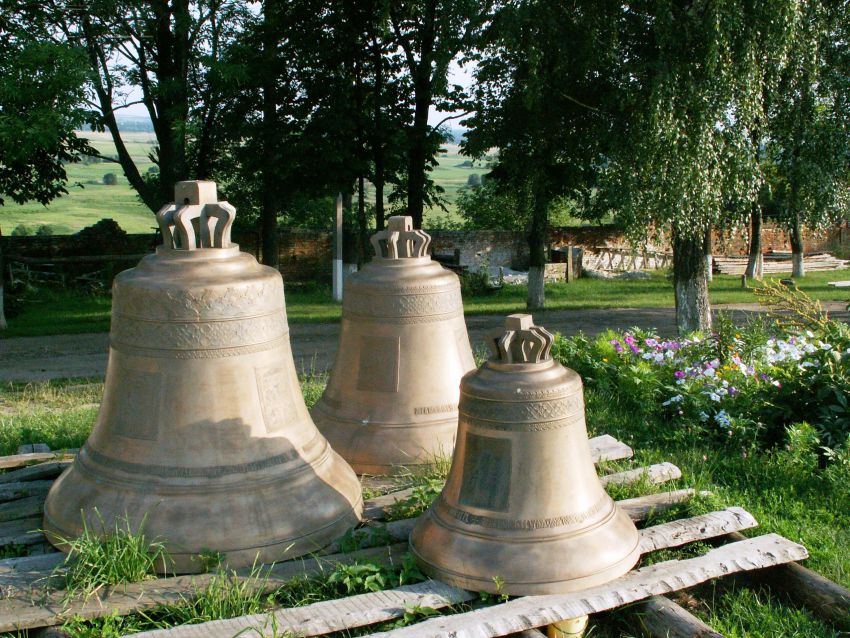 Никольский Белогорский монастырь, Горналь (Суджанский район, Курская область). дополнительная информация, колокола