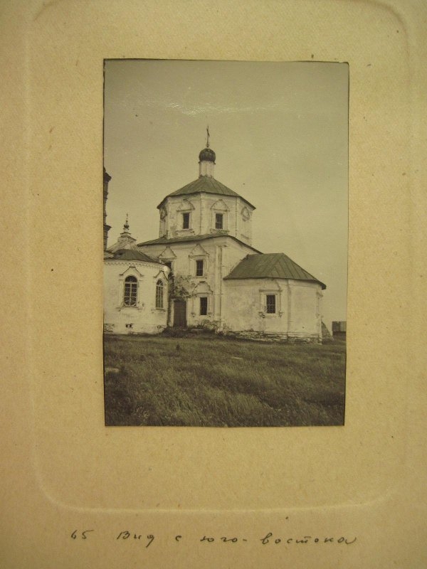 Вид основного объема храма с юго-востока. 1947 г. , архивная фотография. Церковь Троицы Живоначальной, Леметь (Ардатовский район, Нижегородская область)