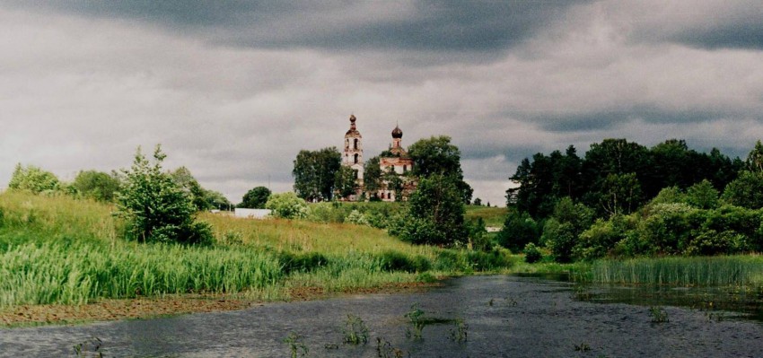 Церковь Рождества Пресвятой Богородицы, Пречистое (Ростовский район, Ярославская область). общий вид в ландшафте