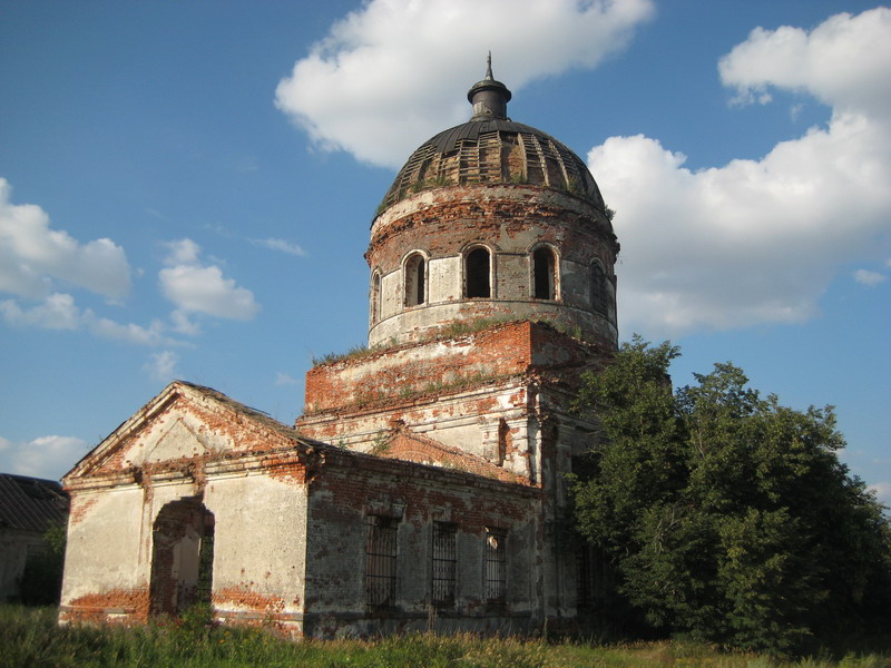 Ризадеево. Церковь Михаила Архангела. общий вид в ландшафте, Вид с юго-запада