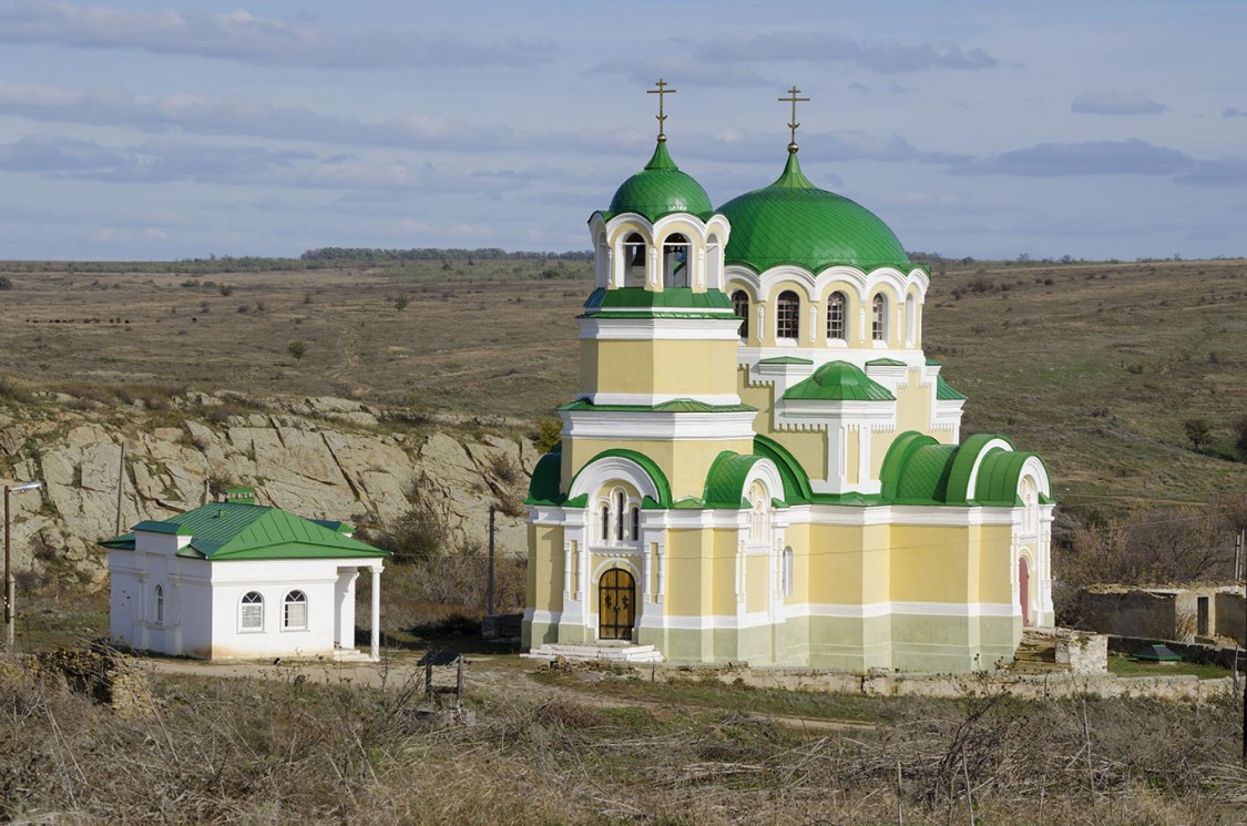 Дядин. Церковь Троицы Живоначальной. общий вид в ландшафте, Храм Троицы Живоначальной в х. Дядин.