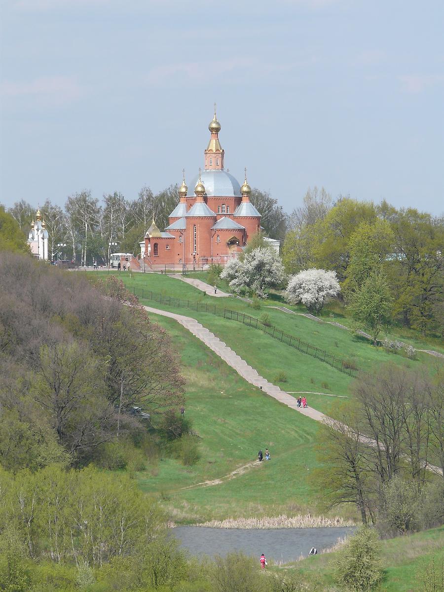 общий вид в ландшафте. Церковь иконы Божией Матери "Спорительница хлебов", Дубовое (Белгородский район, Белгородская область)