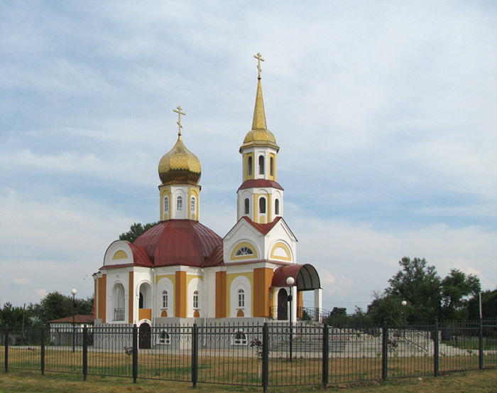 Церковь Спаса Нерукотворного Образа, Головчино (Грайворонский район, Белгородская область). общий вид в ландшафте