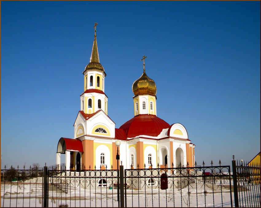 Церковь Спаса Нерукотворного Образа, Головчино (Грайворонский район, Белгородская область). общий вид в ландшафте