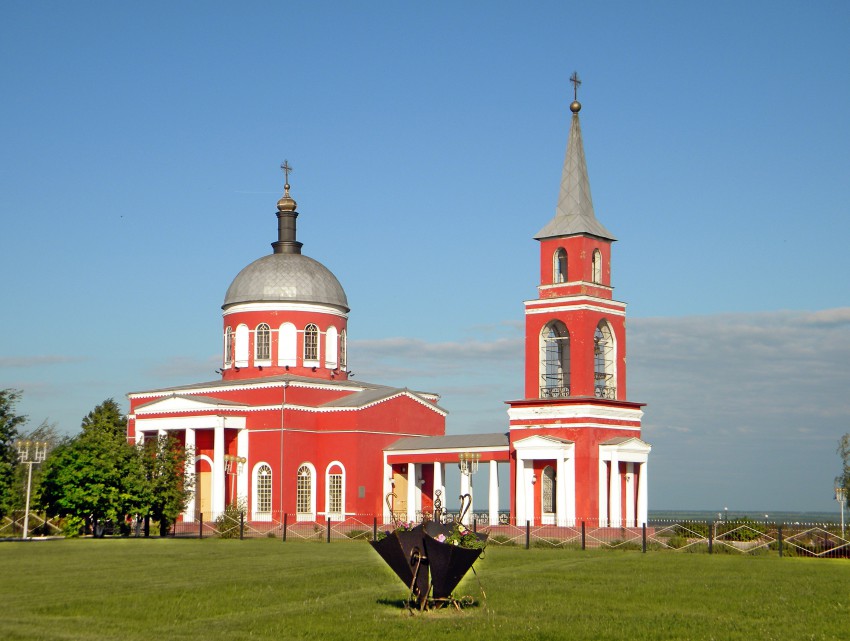 Хотмыжск. Церковь Воскресения Христова. общий вид в ландшафте