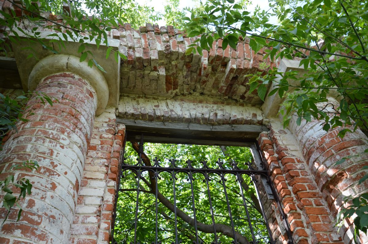 Церковь Иоанна Богослова, Спешнево (Корсаковский район, Орловская область). архитектурные детали