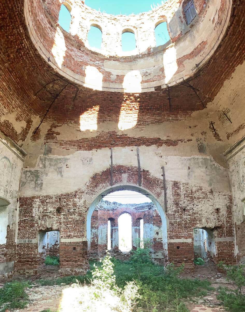 Восточная стена основного объема, фрагменты крепления иконостаса, интерьер и убранство. Церковь Георгия Победоносца, Кадное (Георгиевское) (Каменский район, Тульская область)