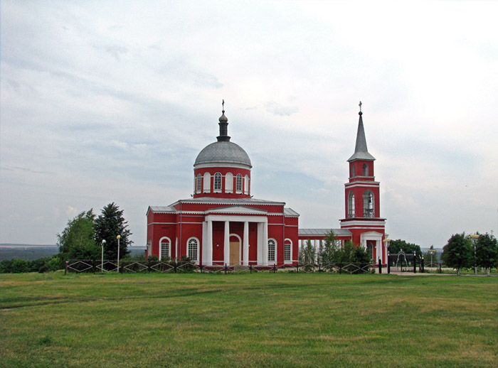 Хотмыжск. Церковь Воскресения Христова. общий вид в ландшафте