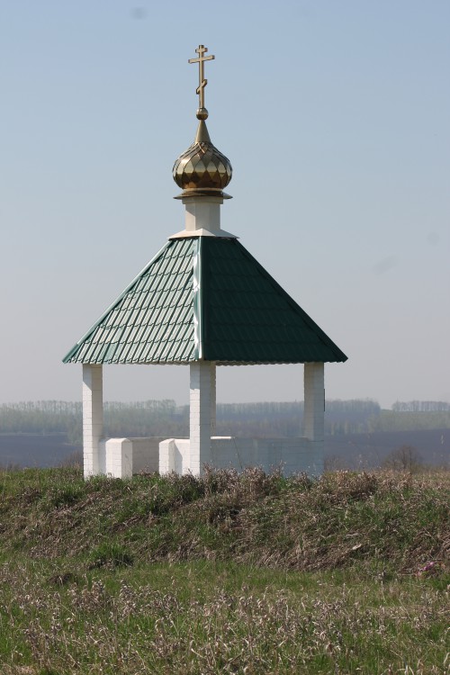 Лаврово. Часовня в память церкви Рождества Богородицы. общий вид в ландшафте