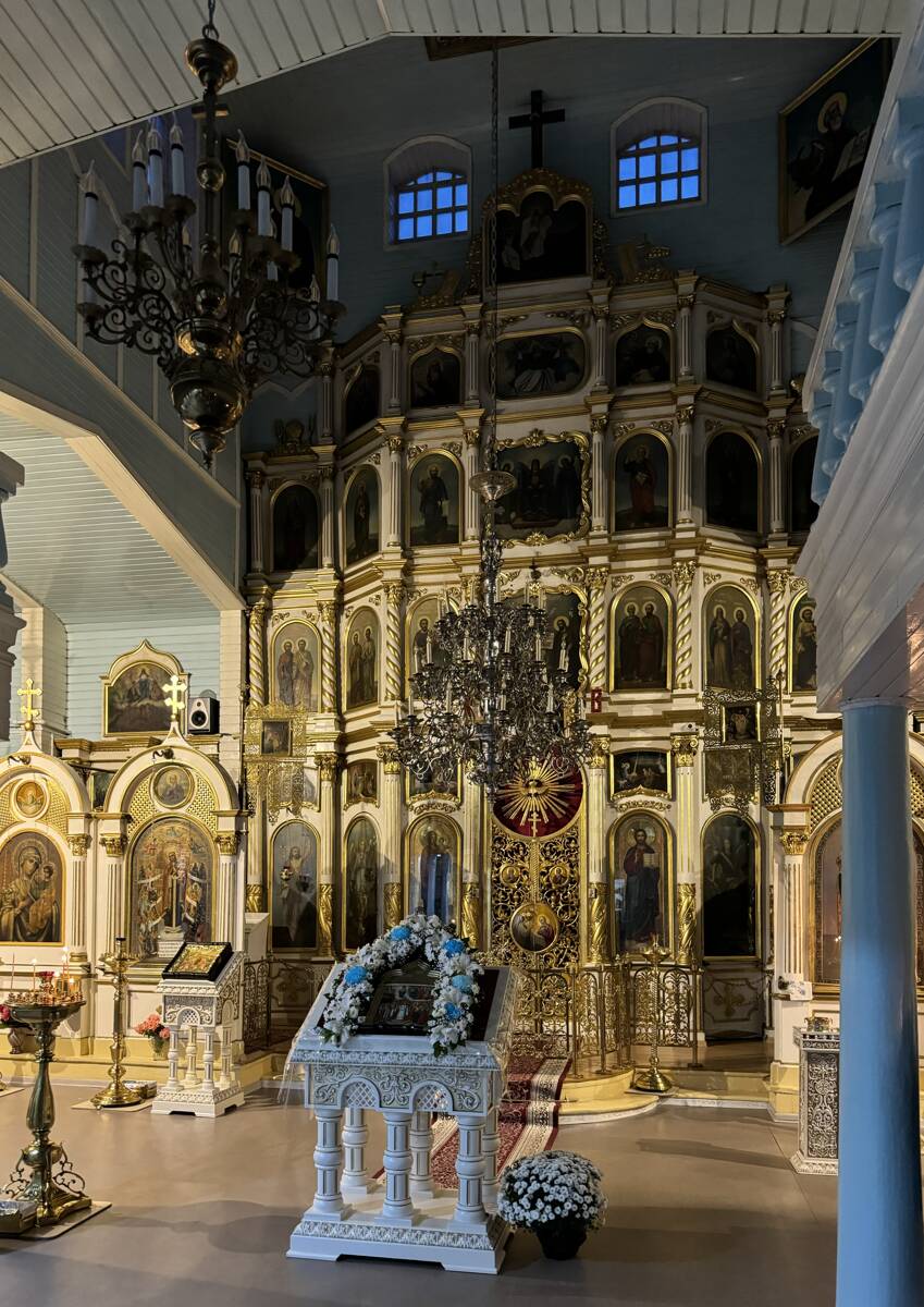 Церковь Николая Чудотворца, Ессентуки (Ессентуки, город, Ставропольский край). интерьер и убранство, Вид из базиликальной части в основной объём
