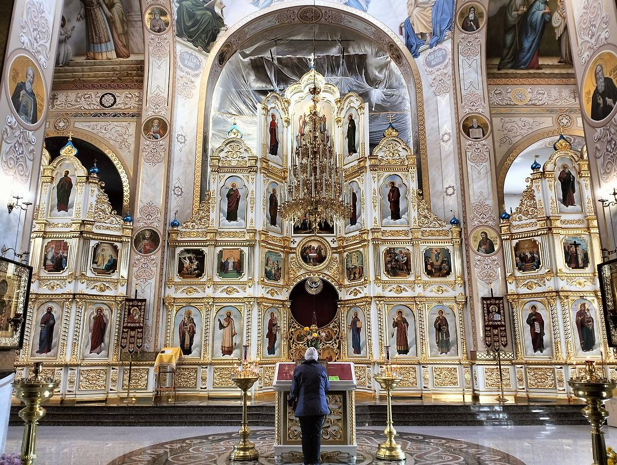 Интерьер центральной части верхнего храма, интерьер и убранство. Собор Пантелеимона Целителя, Ессентуки (Ессентуки, город, Ставропольский край)