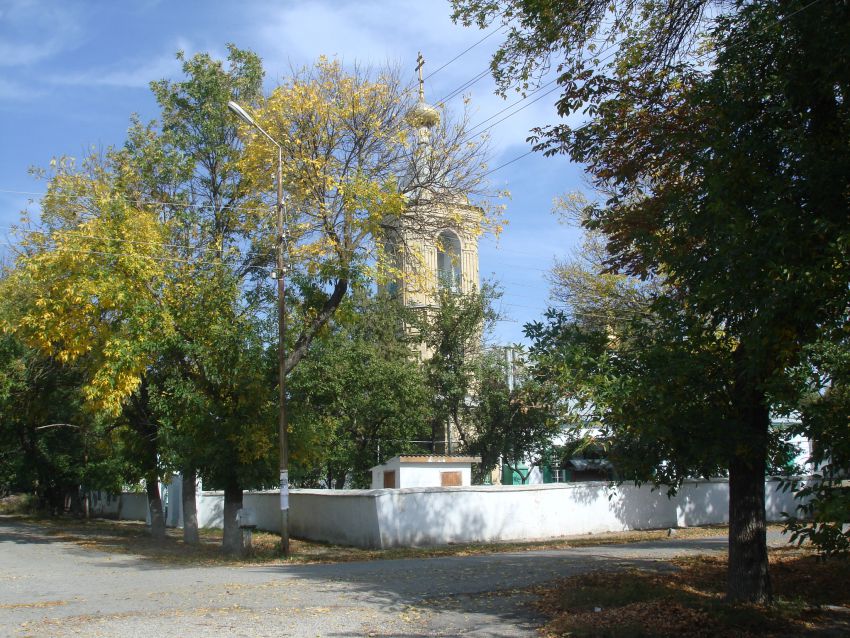 Церковь Покрова Пресвятой Богородицы, Ессентуки (Ессентуки, город, Ставропольский край). общий вид в ландшафте