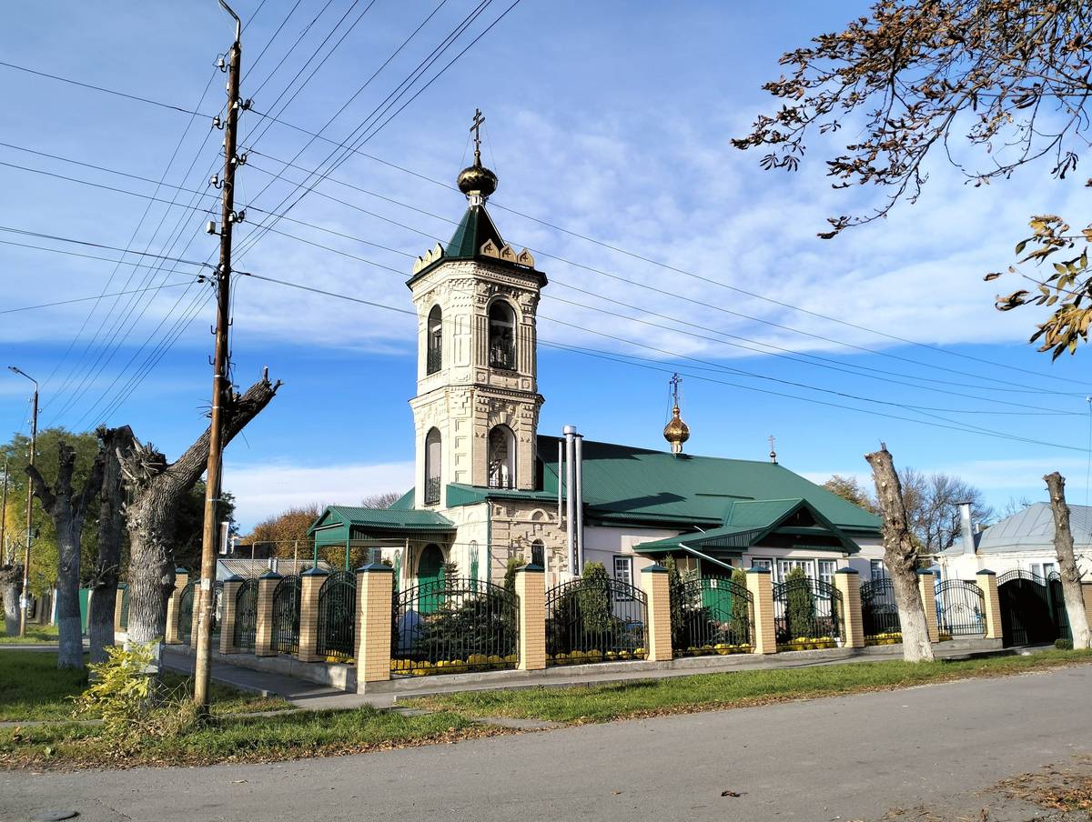 Церковь Покрова Пресвятой Богородицы, Ессентуки (Ессентуки, город, Ставропольский край). общий вид в ландшафте