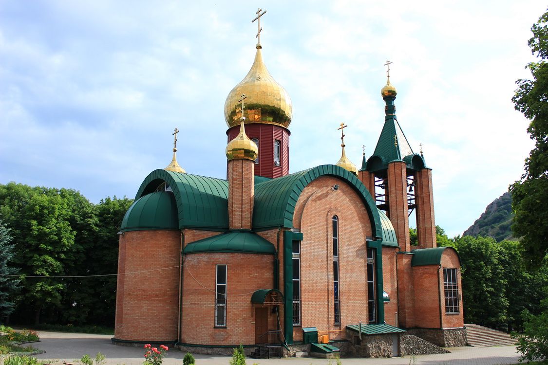 Лермонтов. Церковь Сергия Радонежского. фасады