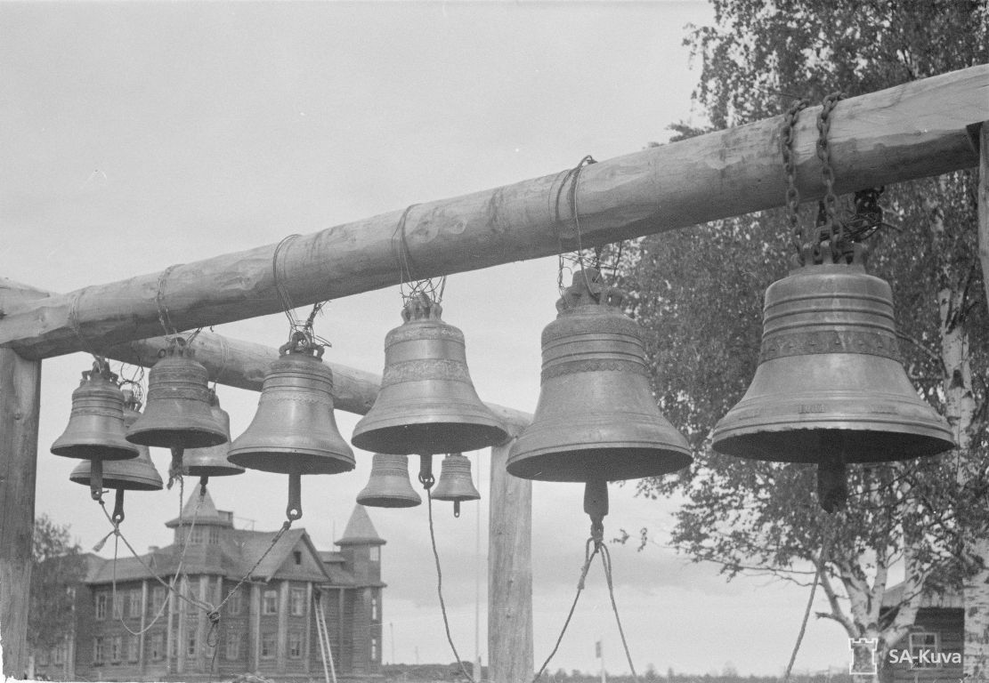 Великая Губа. Церковь Алексия, человека Божия. архивная фотография, Звонница.  Фото 1942 г. Финский архив фотографий военного времени, http://sa-kuva.fi