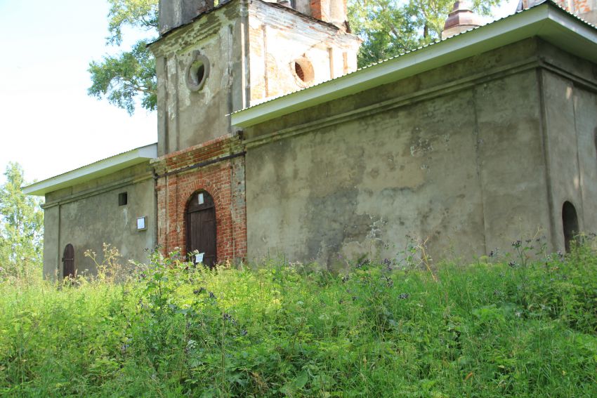Церковь Михаила Архангела, Семёновское (Брейтовский район, Ярославская область). архитектурные детали
