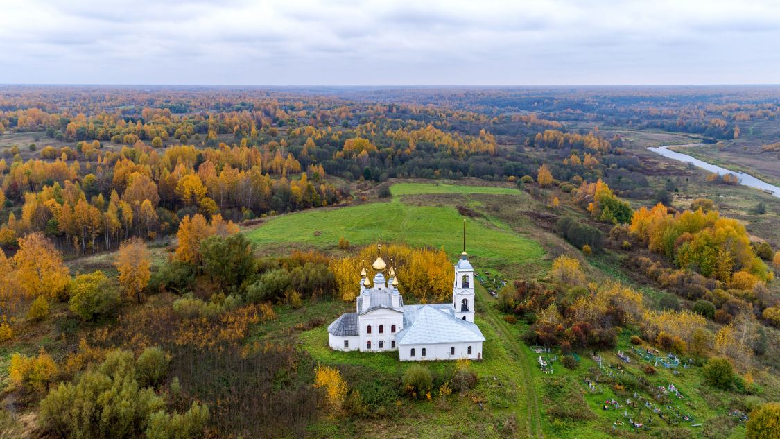 Церковь Михаила Архангела, Семёновское (Брейтовский район, Ярославская область). общий вид в ландшафте