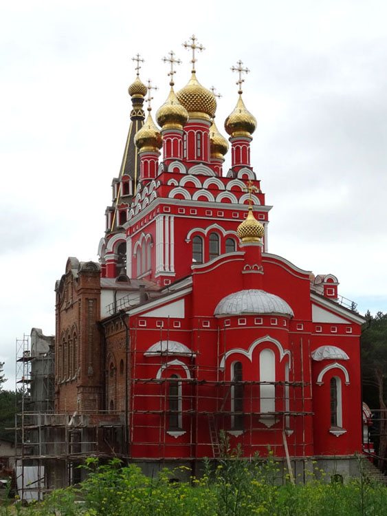 Кисловодск. Церковь Пантелеимона Целителя. фасады, Основной храм. Уже действует, но строительство продолжается.