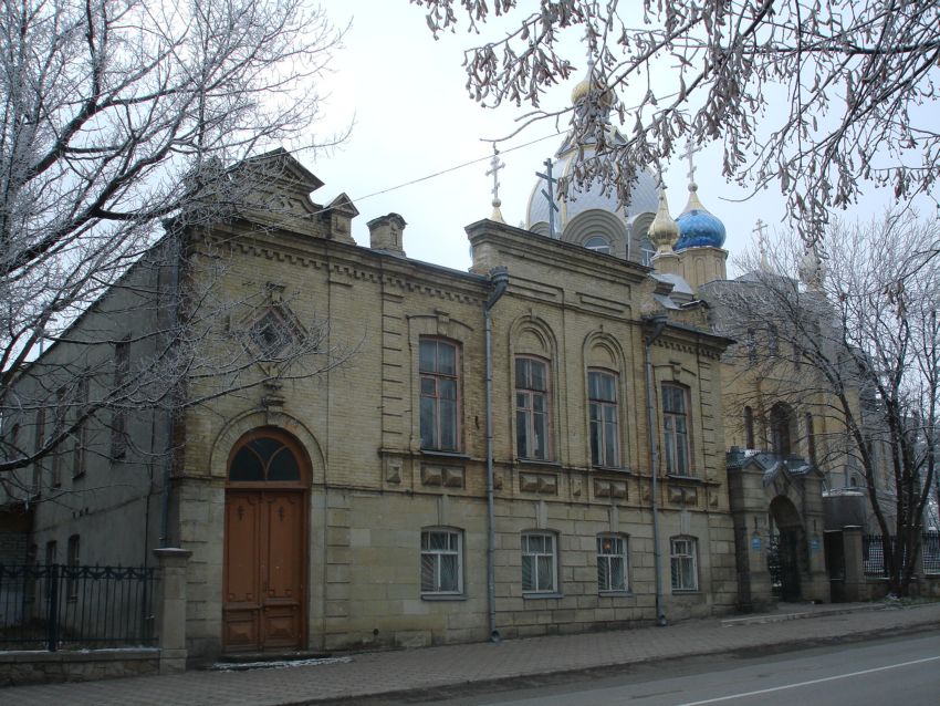 Собор Пантелеимона Целителя, Ессентуки (Ессентуки, город, Ставропольский край). дополнительная информация, Здание бывшей церковно-приходской школы (1897)