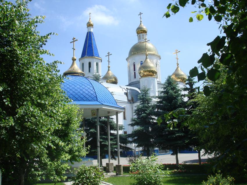 Церковь Успения Пресвятой Богородицы, Ессентукская (Предгорный район, Ставропольский край). общий вид в ландшафте