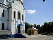 Церковь Успения Пресвятой Богородицы, Один из фасадов церкви Успения Пресвятой Богородицы.
На заднем плане - часовня Святителя Спиридона Тримифунтского, епископа<br>, Ессентукская, Предгорный район, Ставропольский край