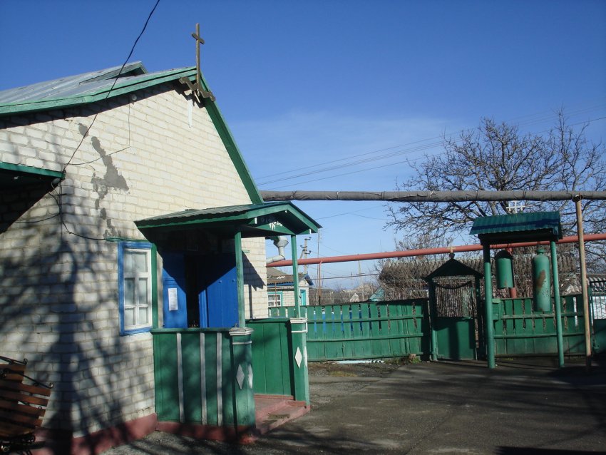 Церковь Георгия Победоносца, Боргустанская (Предгорный район, Ставропольский край). фасады, Церконый дворик