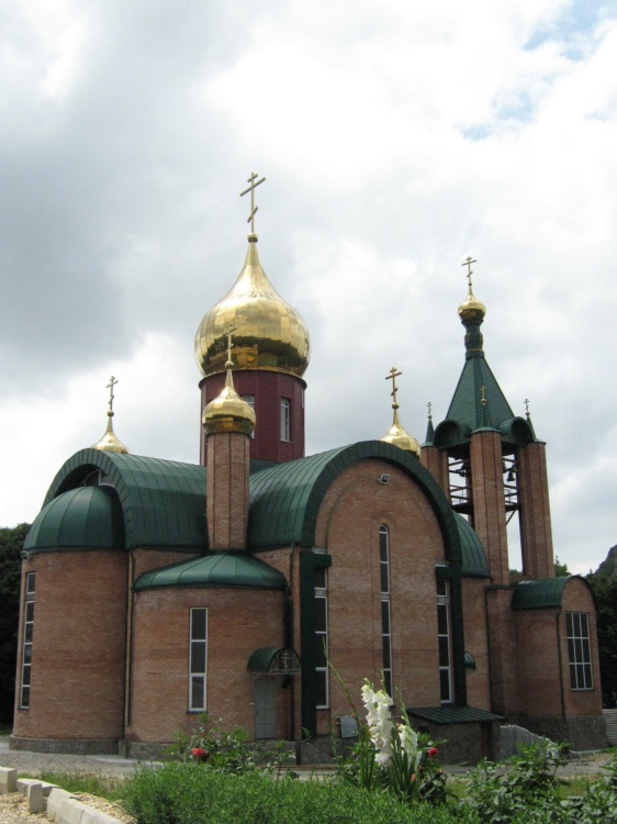 Лермонтов. Церковь Сергия Радонежского. общий вид в ландшафте