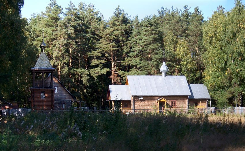 Церковь Казанской иконы Божией Матери, Леониха (Лосино-Петровский городской округ и ЗАТО Звёздный городок, Московская область). общий вид в ландшафте