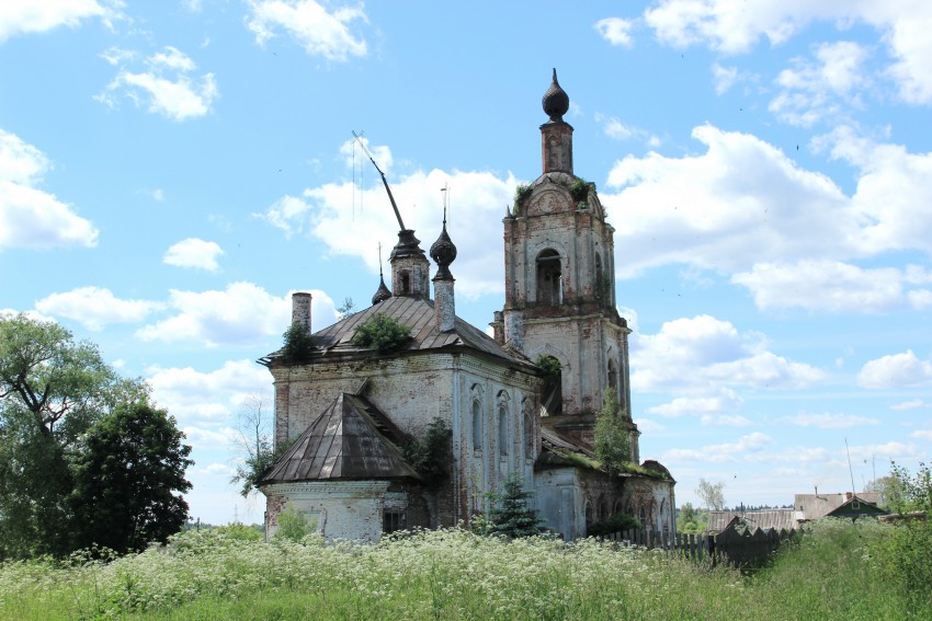 Клементьево. Церковь Николая Чудотворца. общий вид в ландшафте