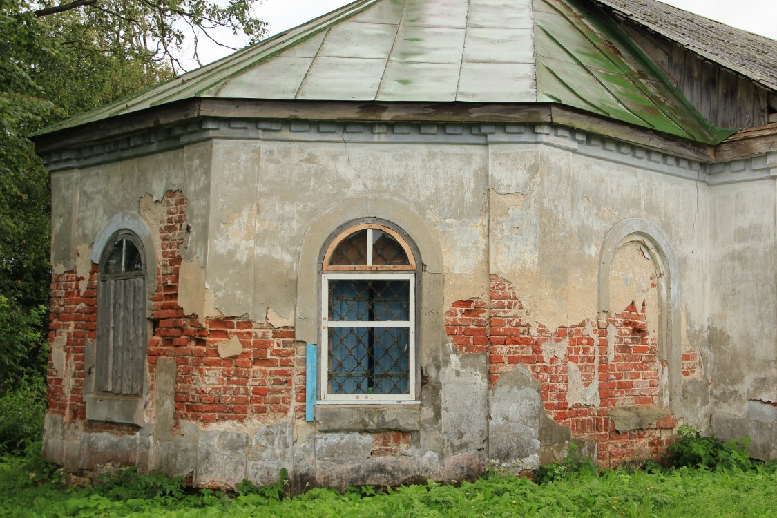 Плоски. Церковь Троицы Живоначальной. фасады