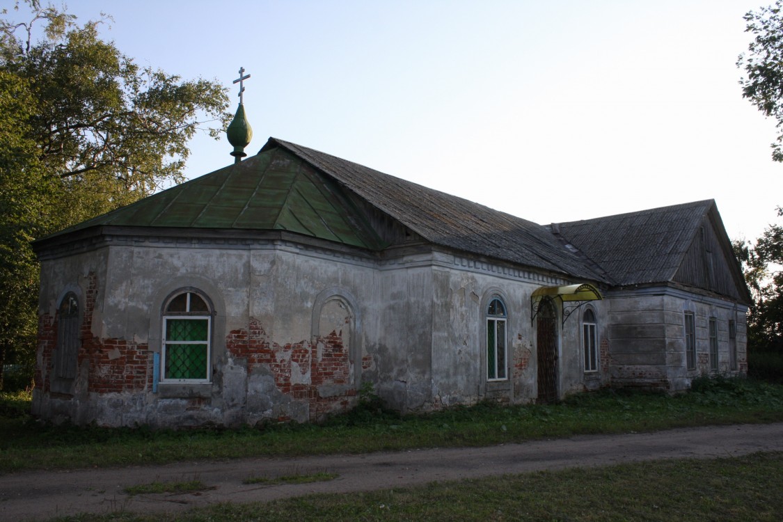 Плоски. Церковь Троицы Живоначальной. фасады