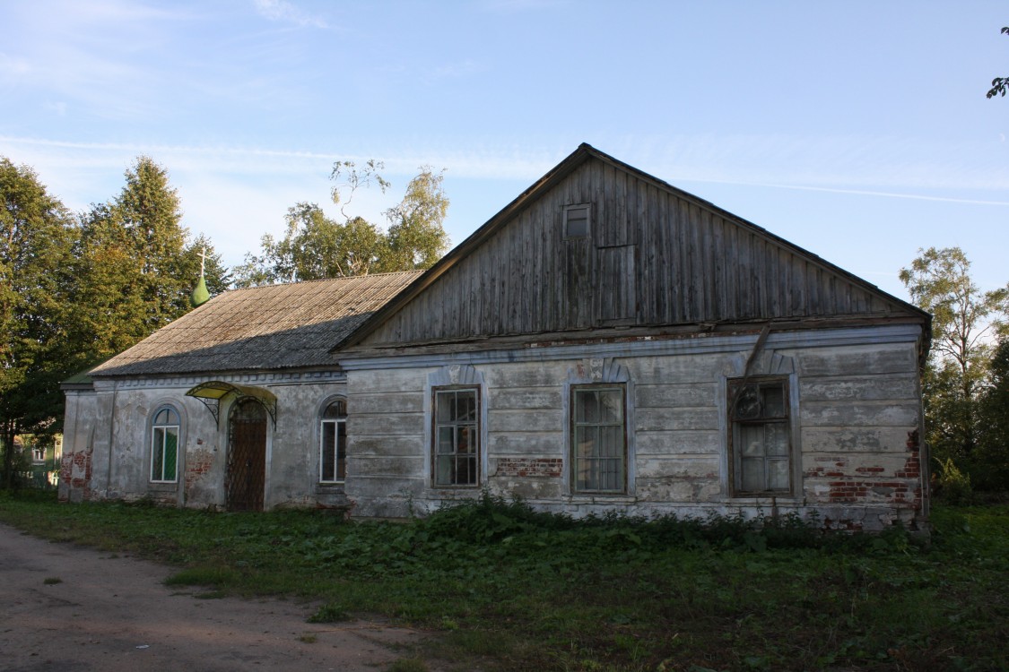 Плоски. Церковь Троицы Живоначальной. фасады