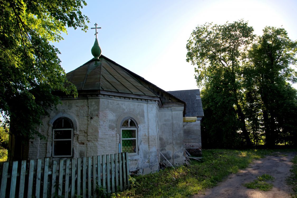 Церковь Троицы Живоначальной, Плоски (Угличский район, Ярославская область). фасады